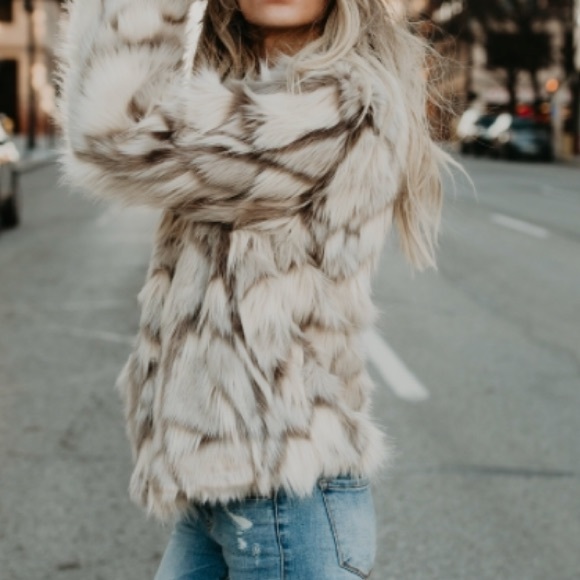 HP 🎉 Faux Fur Pocketed Coat - Picture 6 of 8